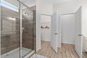 Hair dryer, towels, soap, toilet paper - Huge, Popular Resort Villa 30+ Guests - Resort/Pool/Spa/Game Room/ Near Disney! (Davenport)