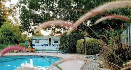 Hidden Charm- 3 bed-2 Bath, Pool & Game room