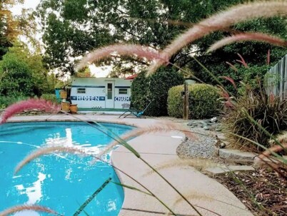 Hidden Charm- 3 bed-2 Bath, Pool & Game room