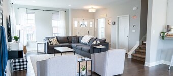 Spacious & Modern Home only 50 mls from Smoky Mtns