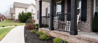Spacious & Modern Home only 50 mls from Smoky Mtns