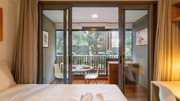 Comfort Apartment | Premium bedding, blackout curtains, soundproofing, free WiFi