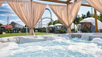 Hot tub, steam room, hot springs/mineral springs