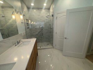Combined shower/tub