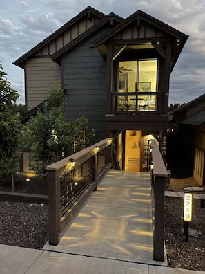 Exterior detail - Enjoy a rustic, romantic and relaxing stay at "Woody Mountain Lodge/Spa” (Flagstaff)