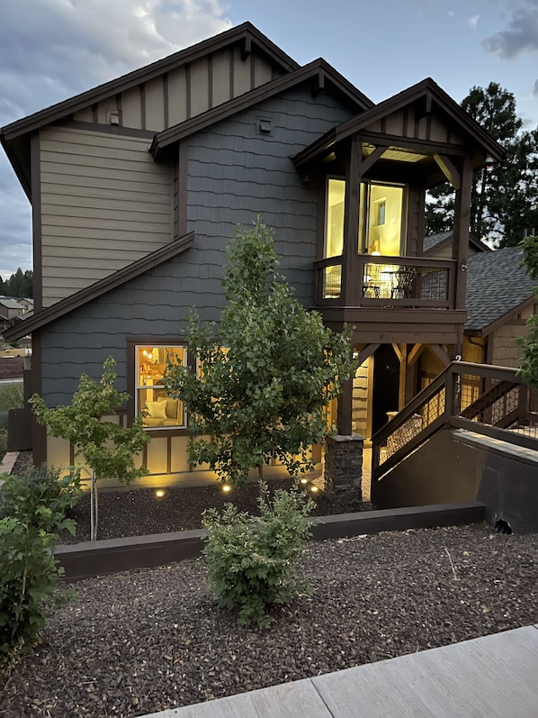 Exterior - Enjoy a rustic, romantic and relaxing stay at "Woody Mountain Lodge/Spa” (Flagstaff)