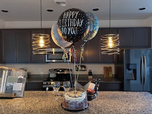 Fridge, microwave, oven, stovetop - Enjoy a rustic, romantic and relaxing stay at "Woody Mountain Lodge/Spa” (Flagstaff)