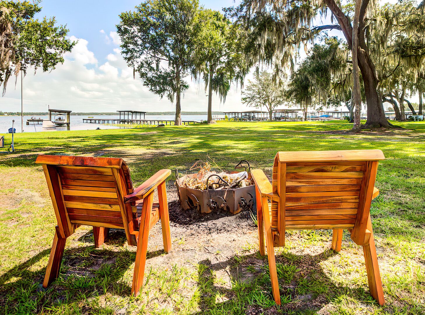 Clean renovated LAKEFRONT home on spring fed Lake Kerr in Ocala National Forest.