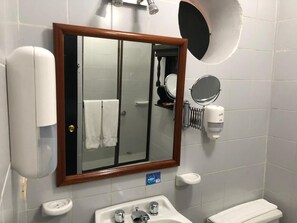 Habitación estándar | Insonorización, tabla de planchar con plancha y wifi gratis