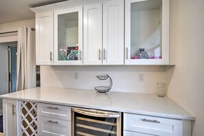 Interior - Pool Access & Beach Gear! Canalfront Naples Home (Naples)