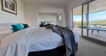 Fabulous Milford 1BR With Views & SkyTV