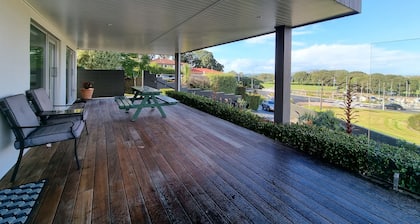 Fabulous Milford 1BR With Views & SkyTV