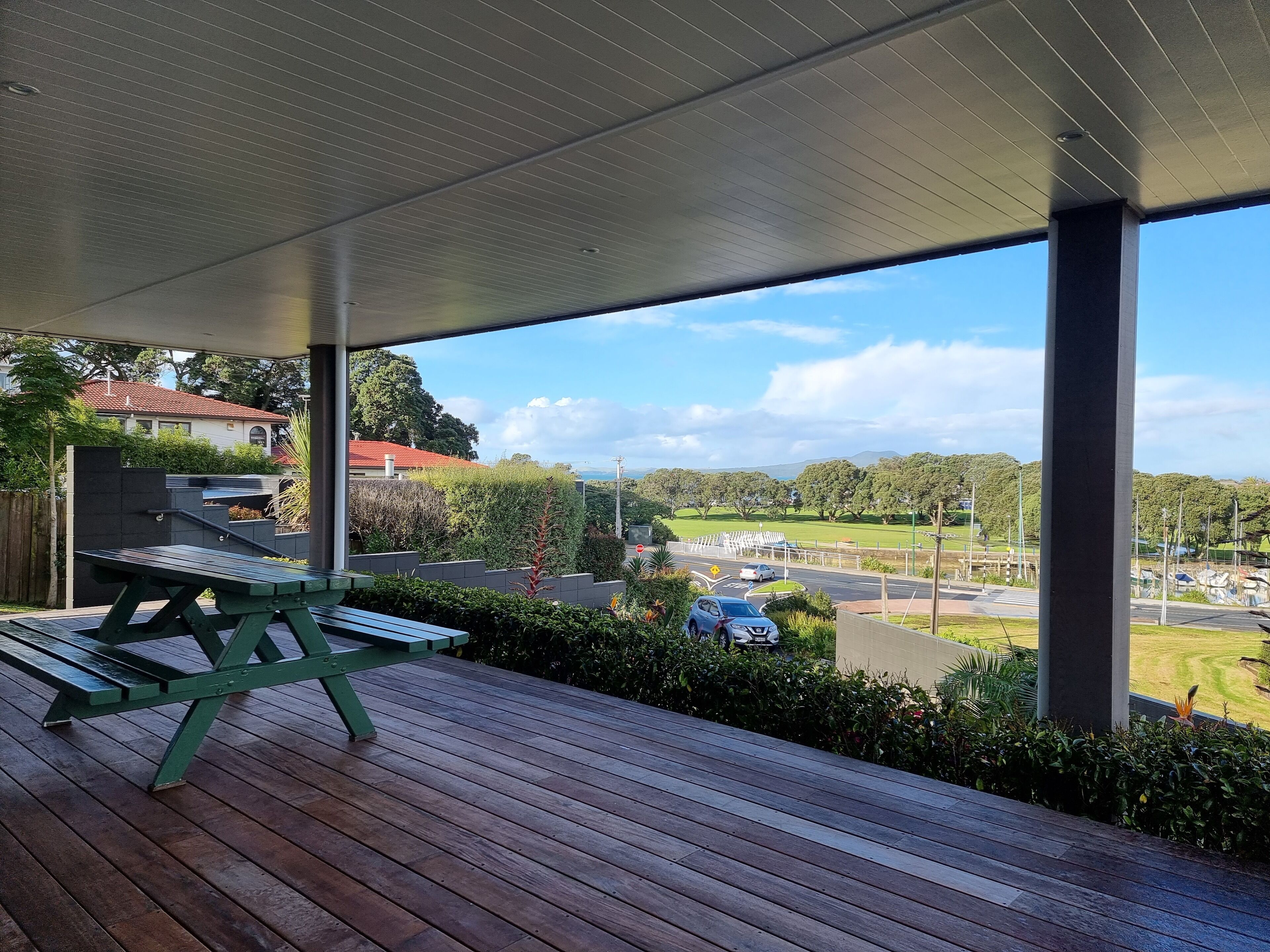 Fabulous Milford 1BR With Views & SkyTV