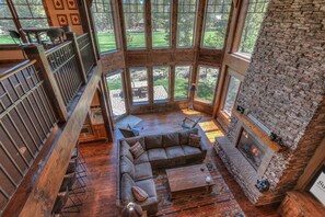 Smart TV, fireplace, DVD player, table tennis