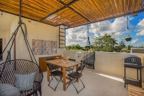 Outdoor dining - Wayuum Suites 2: Oasis in Paradise (San Miguel de Cozumel)