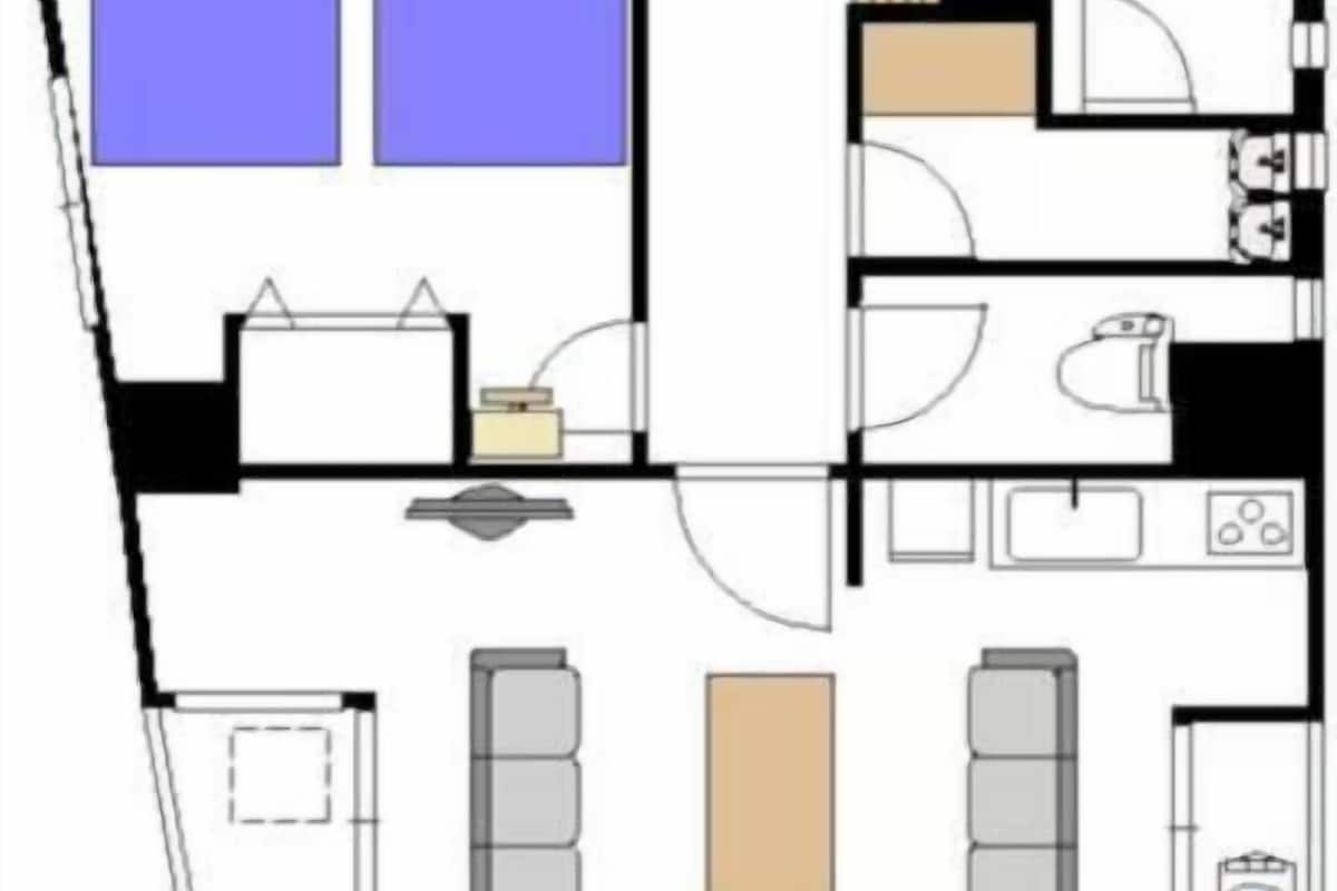 1 habitación, espacio para trabajar con laptop y cortinas blackout