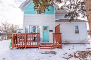 Exterior - Rustic 2 Bedroom Boho Apartment (Laramie)