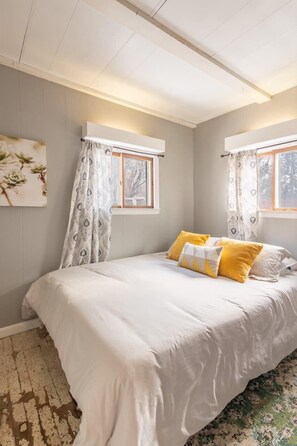 2 dormitorios, tabla de planchar con plancha, wifi y ropa de cama