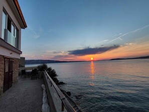 Property grounds - Holiday apartment with sea view (Starigrad  kod Senja)
