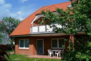 Exterior - Nautilus - Comfortable vacation home Nautilus in Zingst with garden and terrace in (Zingst)