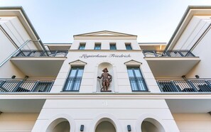 Unclassified image, 2 of 26, button - Exclusive vacation apartment in Zingst with balcony and sea view - right on the beach - (Zingst)