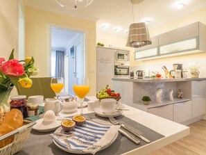 Unclassified image, 2 of 18, button