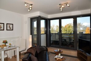 TV - Exclusive vacation apartment right on the beach with balcony - Logierhaus Friedrich (Zingst)