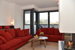TV, fireplace, stereo - Modern 1.5-room apartment directly behind the Baltic Sea dyke in the penthouse - Logierhaus (Zingst)