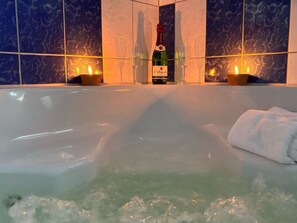 Unclassified image, 4 of 32, button