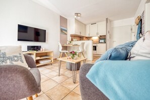 TV, stereo - Bright, comfortably furnished apartment directly on the dike and beach! - Residence (Zingst)
