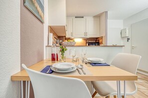 Dining - Bright, comfortably furnished apartment directly on the dike and beach! - Residence (Zingst)