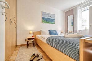 1 bedroom, WiFi - Bright, comfortably furnished apartment directly on the dike and beach! - Residence (Zingst)