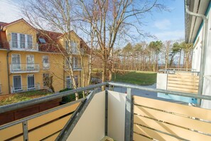 Unclassified image, 4 of 24, button - Bright, comfortably furnished apartment directly on the dike and beach! - Residence (Zingst)