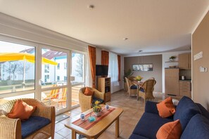 Unclassified image, 2 of 19, button - Comfortable vacation apartment in the first row on the beach of Zingst with balcony - (Zingst)