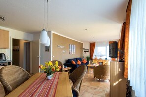 Dining - Bright, comfortably furnished apartment directly on the dike and beach! - Residence (Zingst)