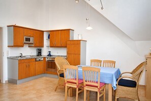 Dining - Comfortable vacation apartment right on the beach with balcony - Residenz am Strand (Zingst)
