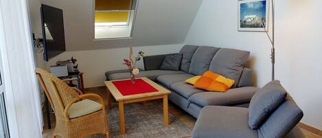 Una televisión, un reproductor estéreo