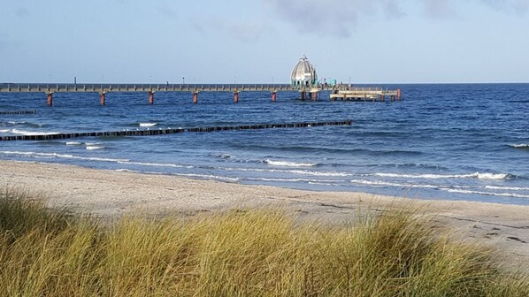 Beach - Bright, comfortably furnished apartment directly on the dike and beach! - Residence (Zingst)
