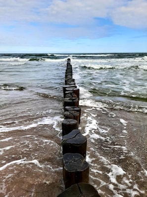 Unclassified image, 4 of 27, button