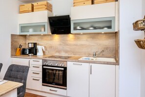 Refrigerador, horno, placa de cocina, lavavajillas