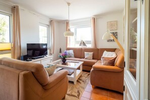 Unclassified image, 2 of 22, button - Bright, comfortably furnished apartment directly on the dyke and beach - Residence (Zingst)