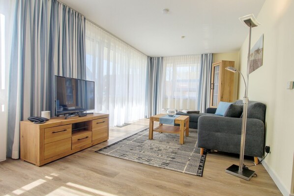 TV, DVD player, aparelho de som