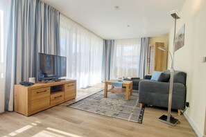 TV, DVD-spiller og stereoanlegg