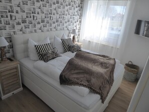 2 bedrooms, WiFi - Bright, comfortably furnished apartment directly on the dyke and beach - Residence (Zingst)