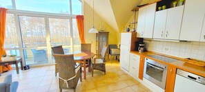 Unclassified image, 2 of 29, button - Modern apartment in the first row on the beach with balcony and sea view - (Zingst)