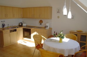 Fridge, oven, stovetop, dishwasher
