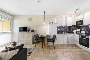 Coffee/tea maker, fridge, microwave, oven - Comfortable vacation apartment in direct beach location - Residence on the beach (Zingst)