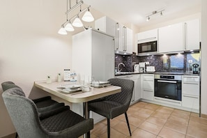 Coffee/tea maker, fridge, microwave, oven