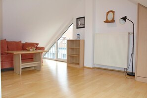 Fernseher, DVD-Player, Stereoanlage