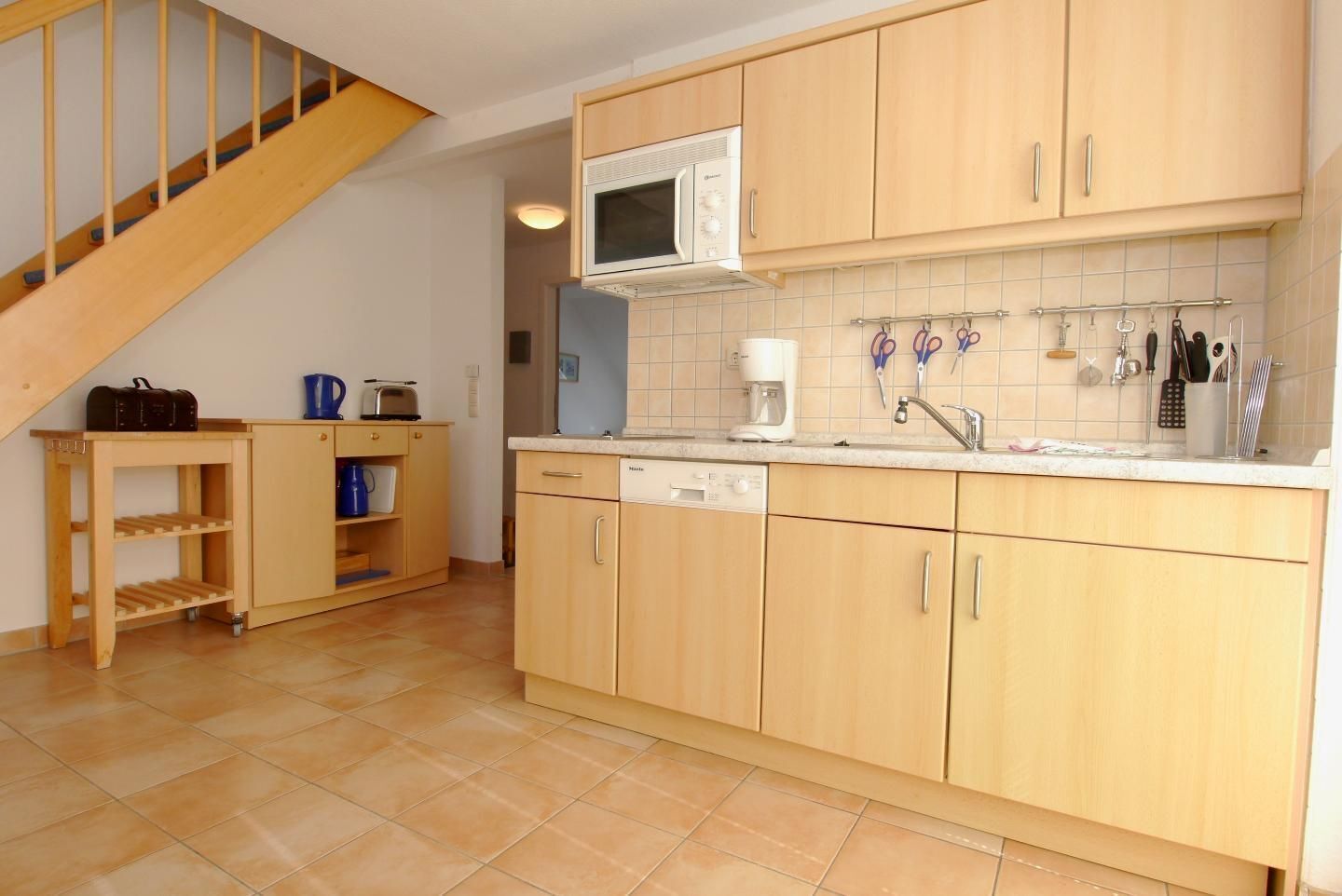 ثلاجة، ميكروويف، موقد طهي مسطح، غسالة أطباق